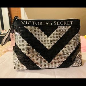 BRAND NEW- VICTORIA’S SECRET BEAUTY BAG